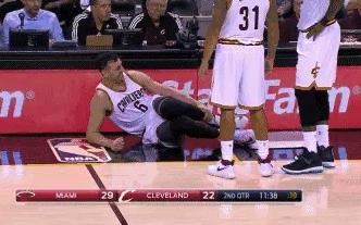 詹姆斯最新冲冠视频,詹姆斯复出首暴扣