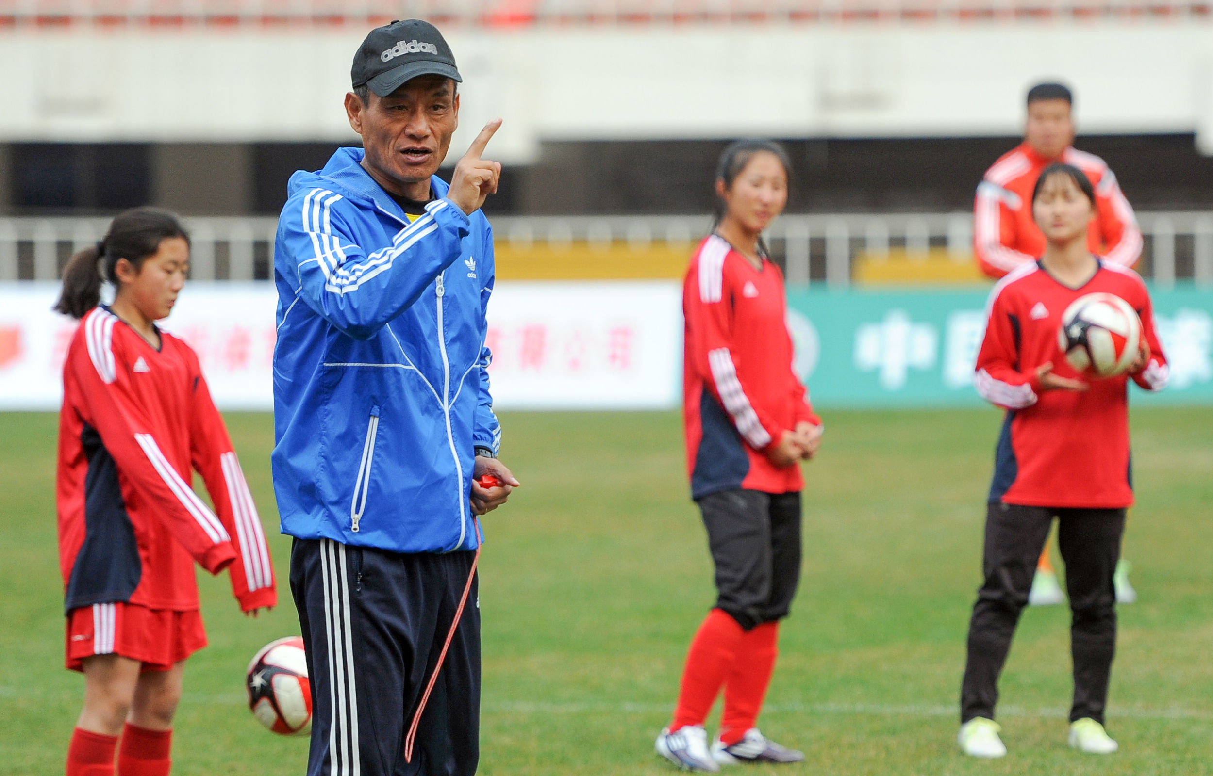 3月12日到省体看陕西“玫瑰”炫丽绽放