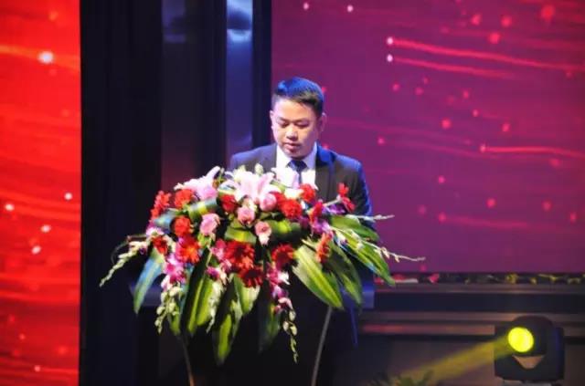 “聚领跑·耀传奇”新百伦领跑集团年度表彰大会圆满成功！