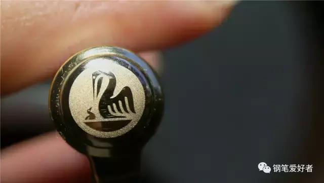 百利金m400和凌美2000哪个好,百利金m400笔尖和笔杆不在一条线