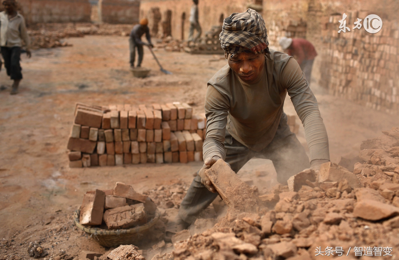 11岁女孩救下坠楼男童,女童18米高楼意外坠落