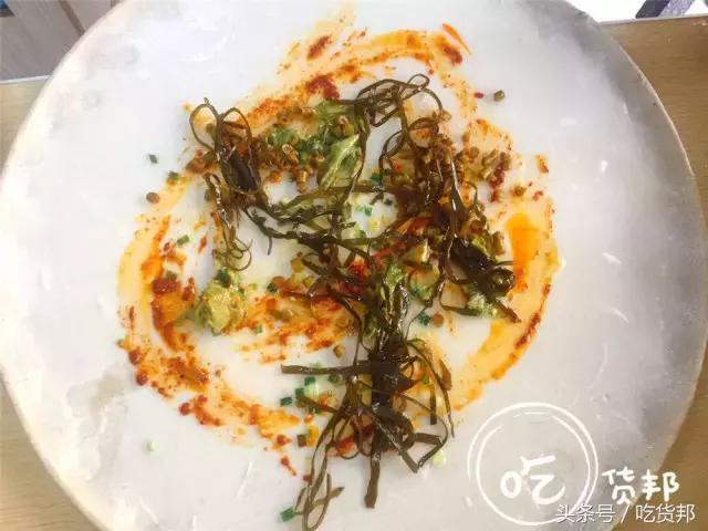 用100元钱吃遍整条小街,用20元吃遍校门口路边摊