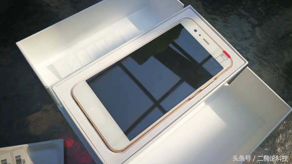 华为p10钻雕蓝后盖原厂,华为p10钻雕蓝陶瓷白哪个好