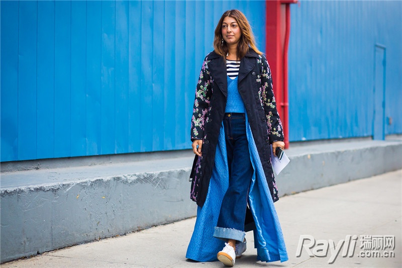 摆脱土气！2017黑底印花时髦更百搭