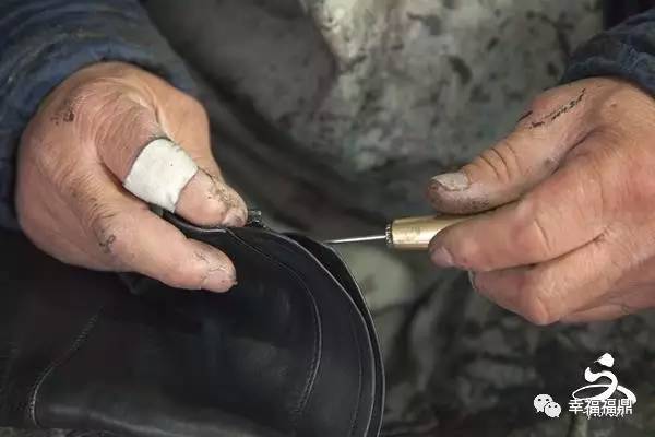 「他们的“江湖”」一位讲究的补鞋匠