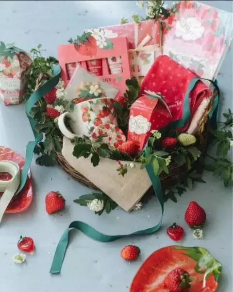 这些彩妆、饰品和衣服，给我10个男朋友都不换！