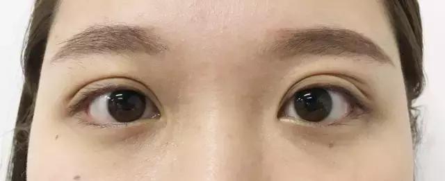 怎么样贴假睫毛才是正确的,贴假睫毛原来如此简单