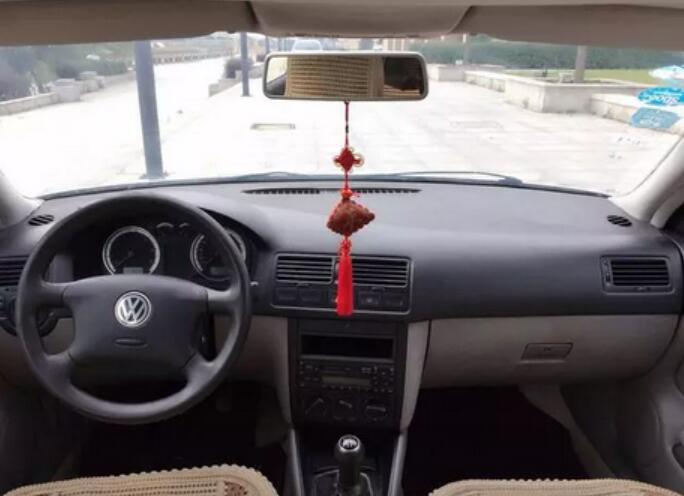 02款宝来,升级版捷达,也被称作“平民宝马”,现只要0.9万