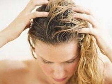 头皮屑的成因和防治,头皮屑一大块一大片是什么原因