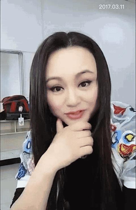 天啊,童年女神脸尖到不敢认,这是老了还是整容?