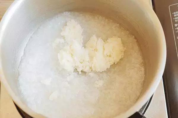 宋美龄抽烟喝酒玩麻将，活到106岁还肤白貌美，秘方来自一碗粥