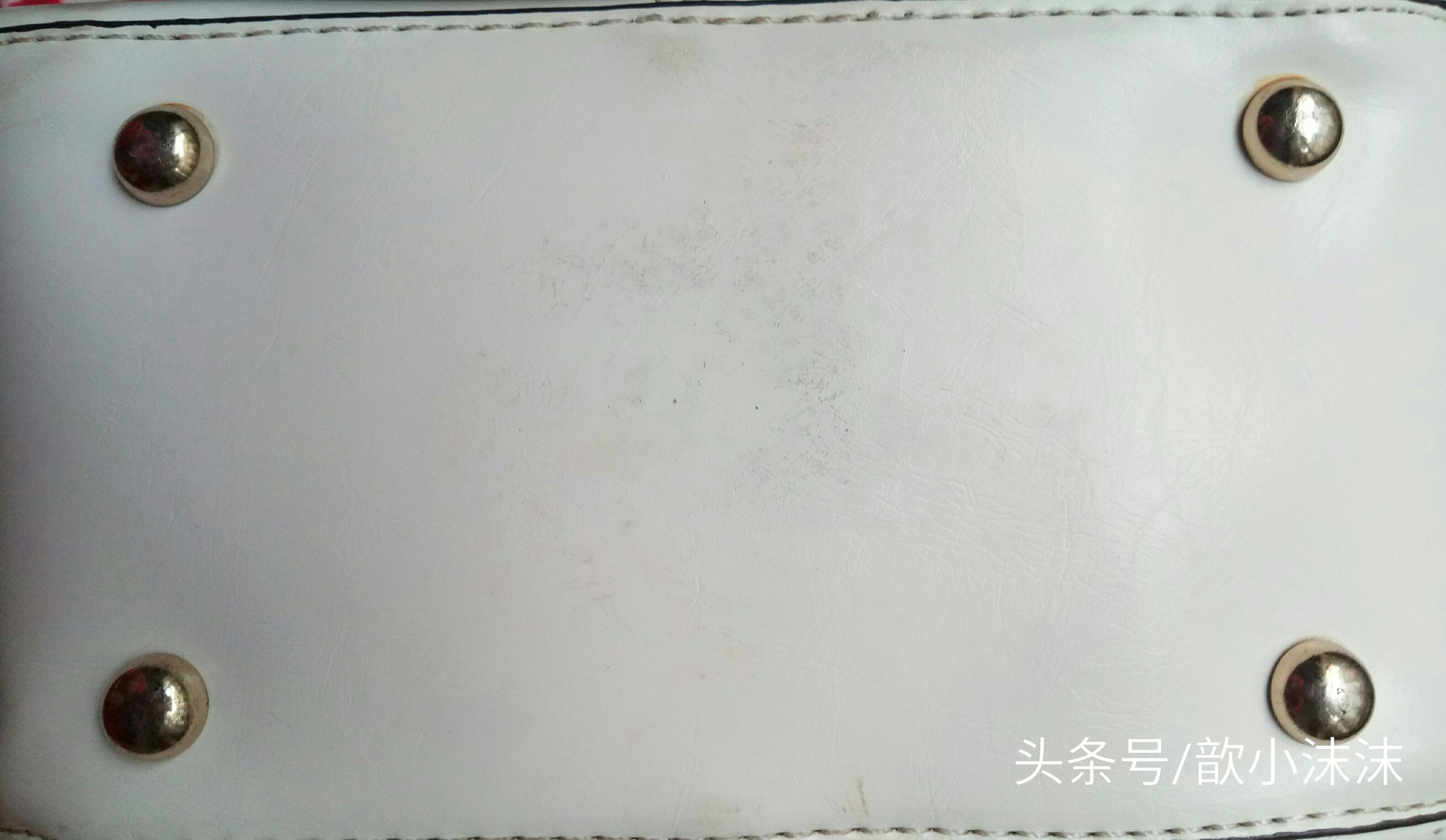 包包氧化发黄了怎么办,白色包包发黄怎样能恢复原样