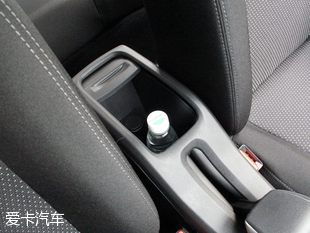 标致3012016款1.6l自动尊崇版,中期改款大变样