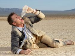 泡海水会导致身体脱水吗,为什么海水不能喝而且越喝越渴