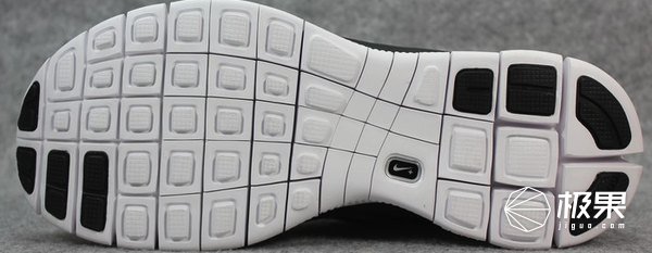 你从不注意的鞋底花纹，却成了乔丹科比封神的“秘密”