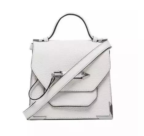 这几款包包让你美腻一个冬季,这几款包包让你一包背进时尚圈