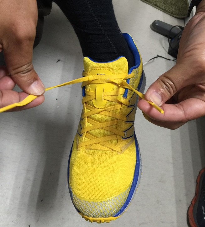 跑步时鞋带怎么系不容易开,如何防止跑步时黑脚趾