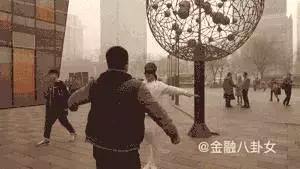 我出柜了，你愿意给我一个拥抱吗？