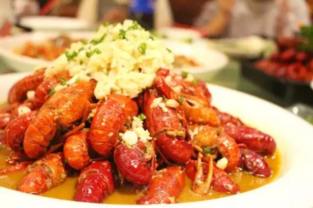 刷爆！十次路过九次排队！就凭一只虾让苏州人挤破头！