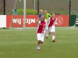 c罗刁钻射术折服马塞洛卡塞米罗,c罗标志性动作素描