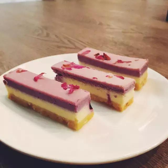 她用只卖7天的芝士条征服明星，如今带着纯手工的磅蛋糕降临魔都