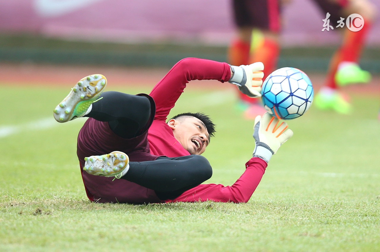 足球明星曾诚,曾诚球星卡