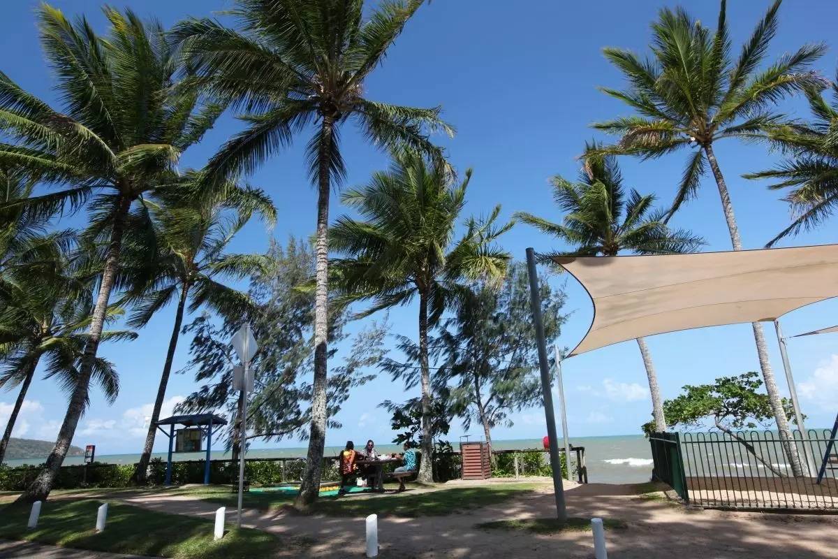 刘强东与奶茶妹妹的婚礼举办地大堡礁到底有多美？自己去看！