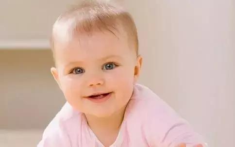 宝宝身上大片青色胎记还有咖啡斑,宝宝身上青色胎记