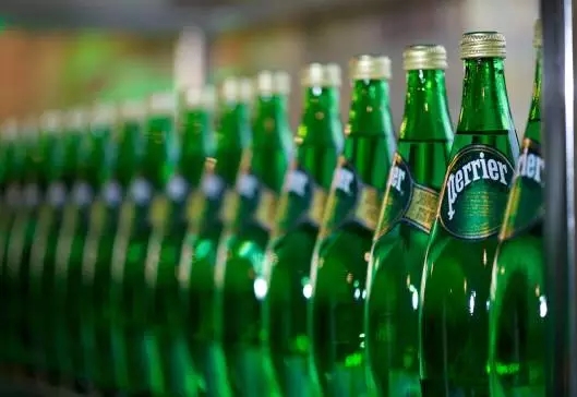 雀巢巴黎水水源地,巴黎水雀巢什么样