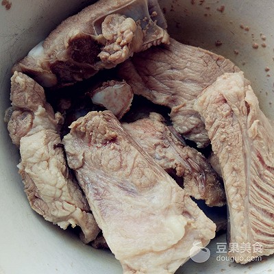 排骨炖酸菜地道东北菜,酸菜排骨越炖越好吃吗