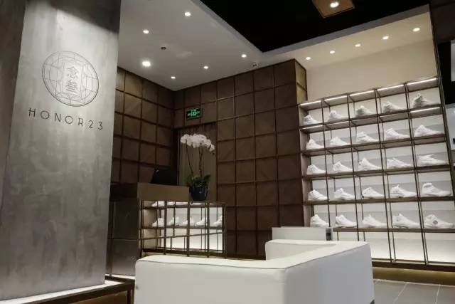 娼潵娼叮鏈嶉グ,娼潵娼叮绮惧搧绔ヨ姗辩獥