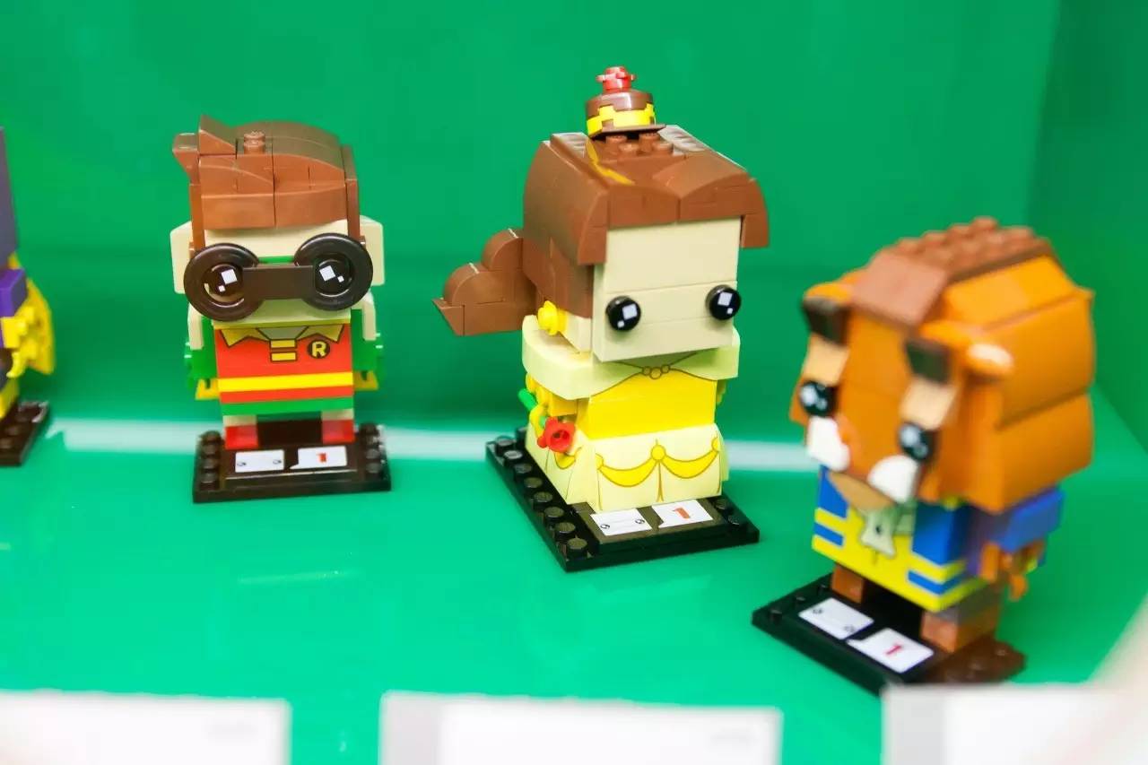 魔都开了大陆首家乐高授权专卖店，积木迷们都疯了！小申手把手，教你怎么买