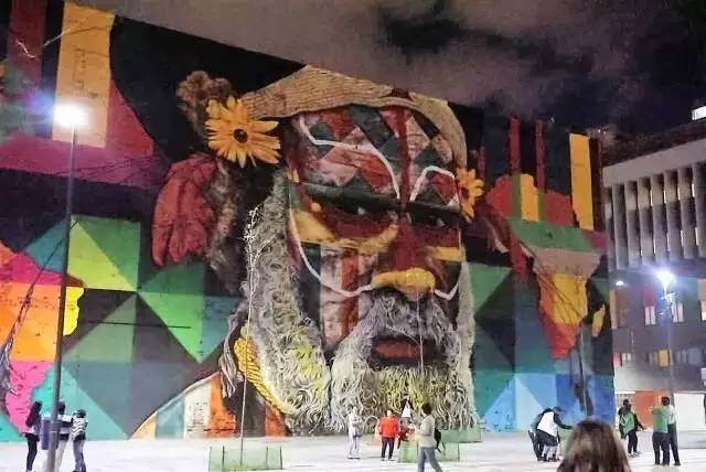 去年夏天，他几乎花光了全部积蓄流浪巴西，去了这些自由有趣的咖啡馆