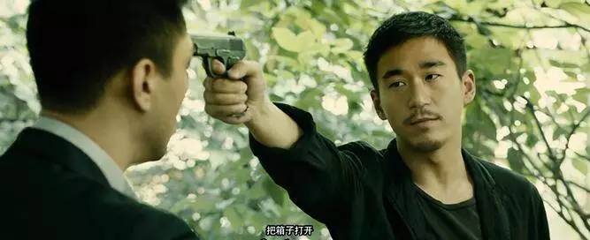 这个像*品毒**一样的男人,让*欲人**罢不能