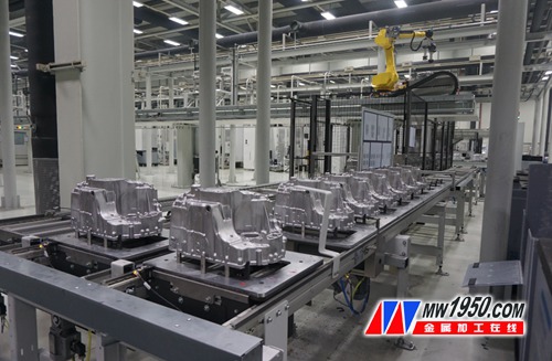 整条生产线自动化程度高,整条生产线包装人工很少