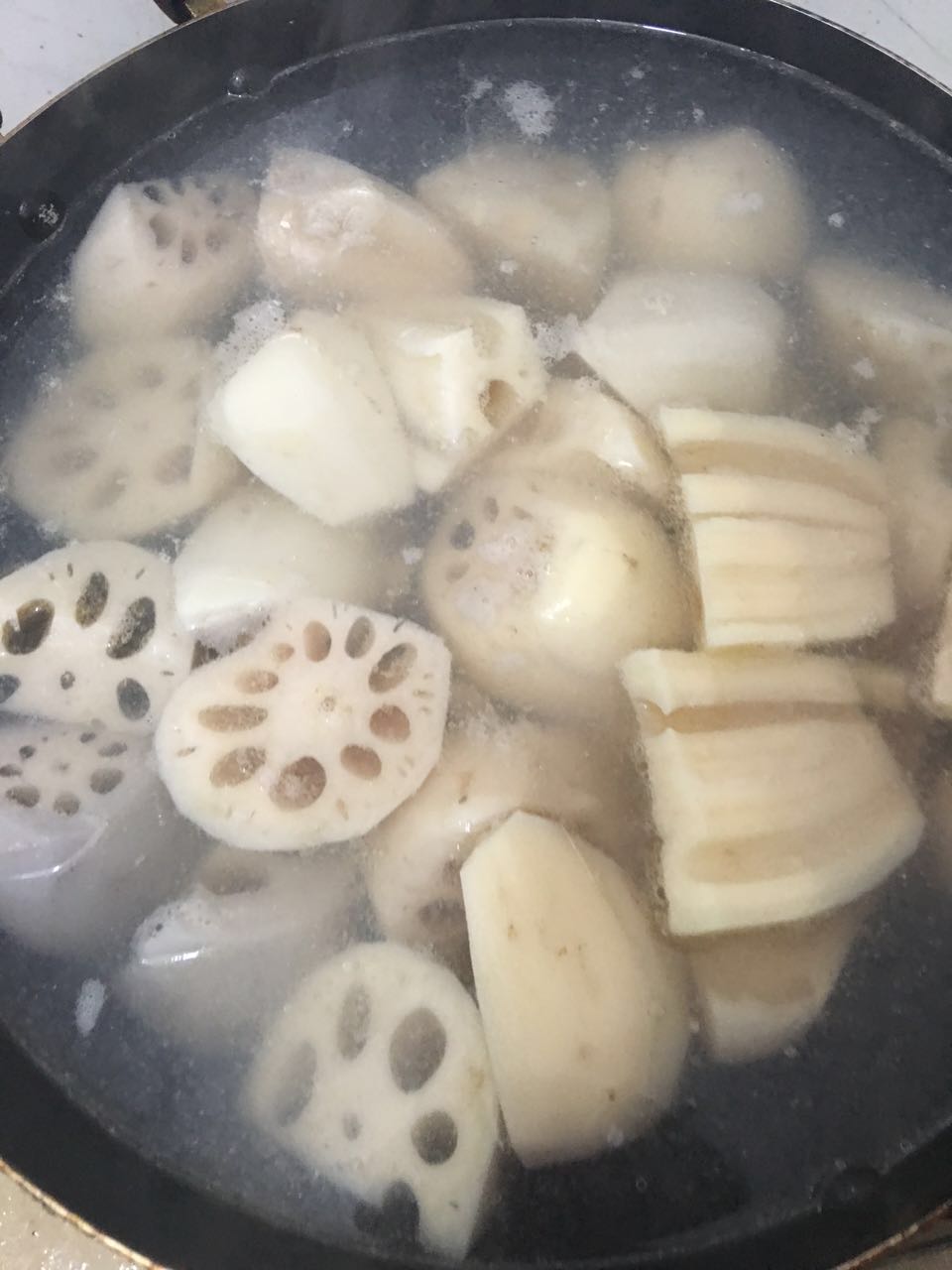 排骨汤入味的正确方法,如何炖排骨汤才能肉烂骨酥