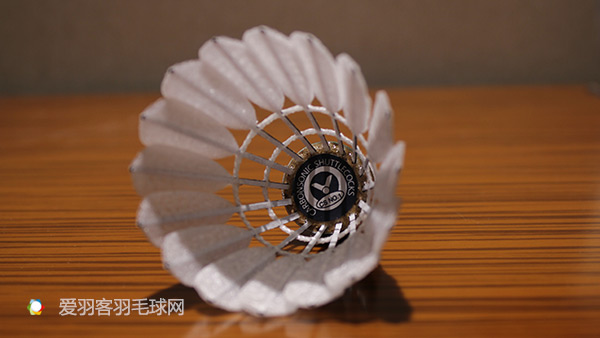 人造羽毛球拍真的好用吗,人造羽毛球推荐