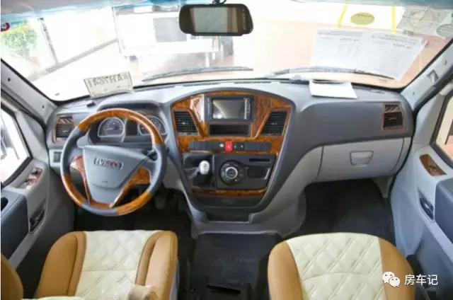 轻卡房车对比c型房车,大通房车c型单拓展房车