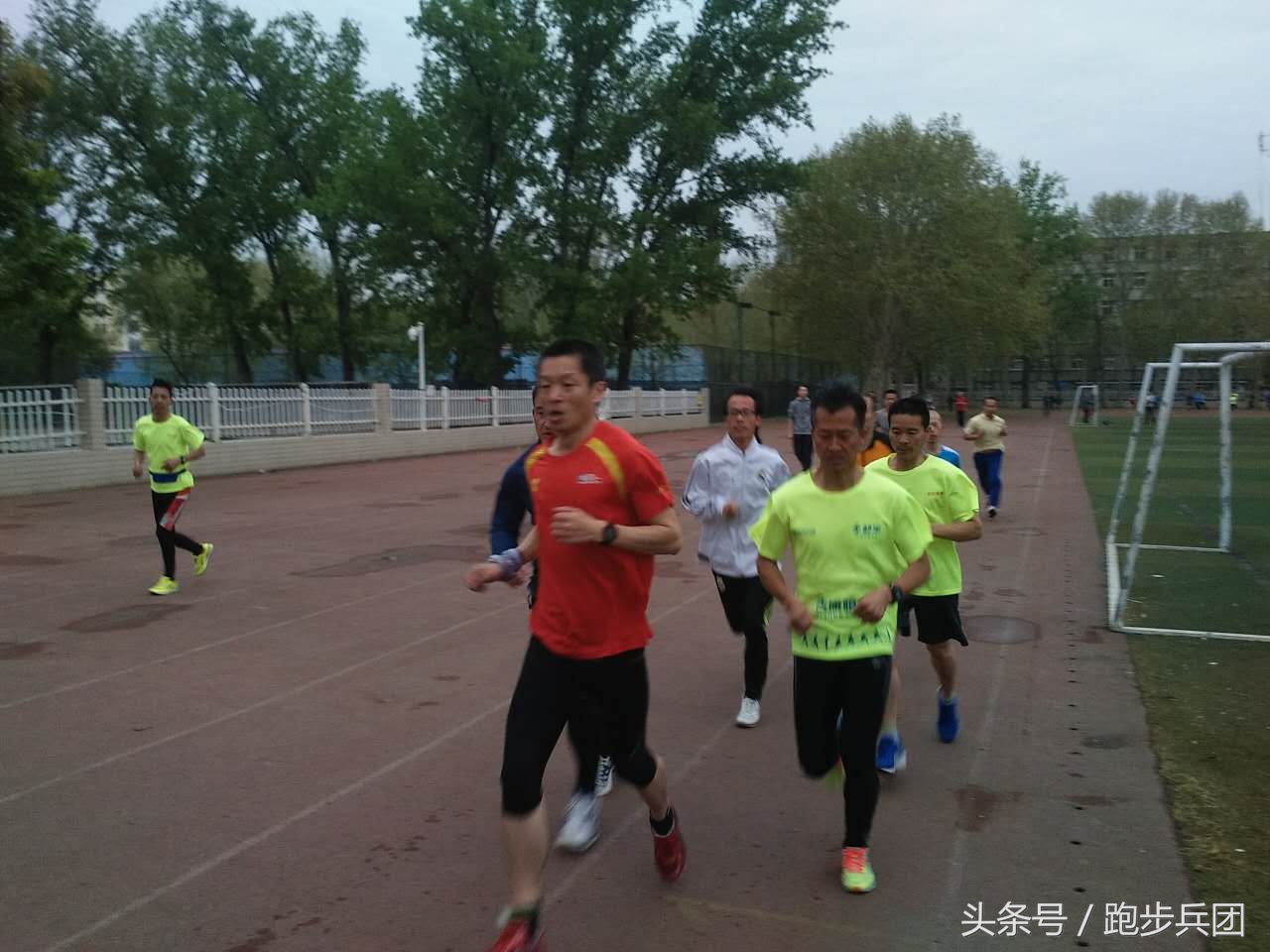 马拉松步幅和步频哪个看天赋,马拉松训练提高方法