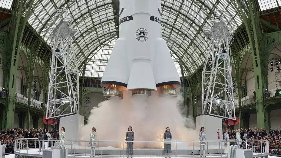 香奈儿2.55mini国内价格趋势,香奈儿22p邮差包中号尺寸