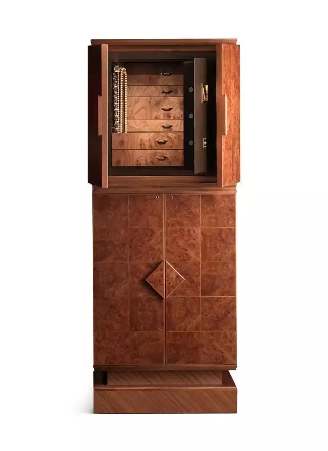 不敢去大牌店试衣服的年轻姑娘，可能永远不知道自己有多美