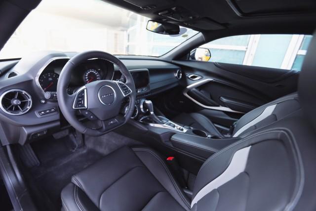 上海f1赛道体验价格,大黄蜂科迈罗敞篷版驾驶体验