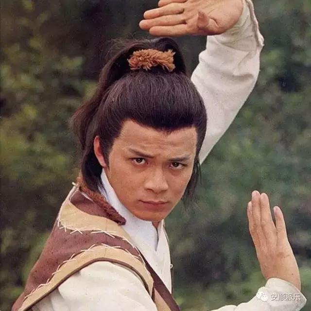 谭咏麟黄日华微博,谭咏麟黄日华踢足球