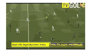 体育踢球搞笑名场面,足球运动场上的搞笑瞬间