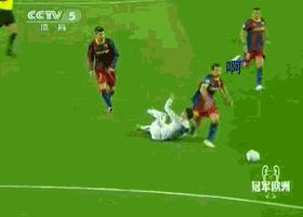 体育踢球搞笑名场面,足球运动场上的搞笑瞬间