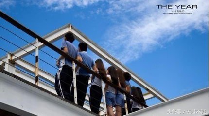 校服是我和你唯一穿过的情侣装,唯一穿过的情侣装是校服