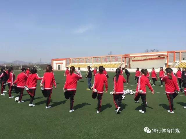 精英足球大批幼教美女老师来袭，足球的明天在这里