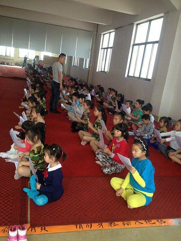 “三爱文化”是学院非常重视的教育方向《爱国爱家爱自己》