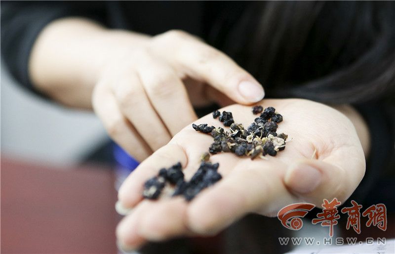 纯野生黑枸杞怎么辨别,市场上假的黑枸杞