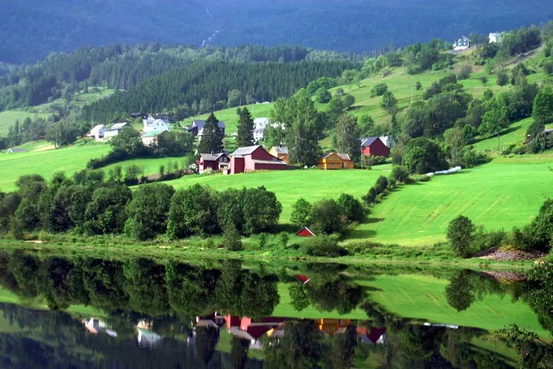 挪威夏日岛旅游攻略,去挪威看峡湾